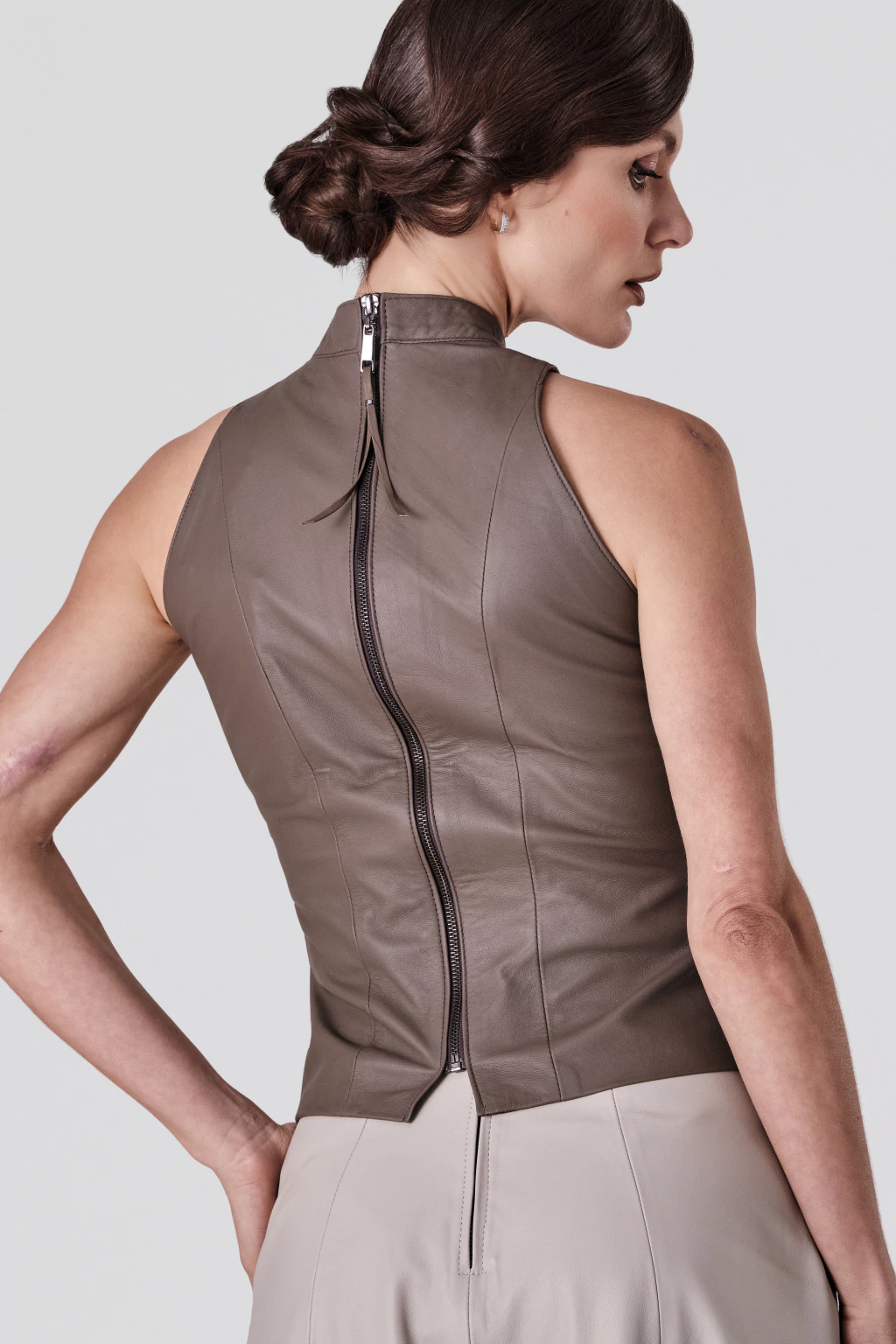 Regata com Gola Narciso 4 Regata com Gola Narciso 4